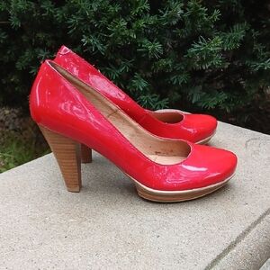 Sofft Red Patent Leather Heels Sz 8.5 EUC